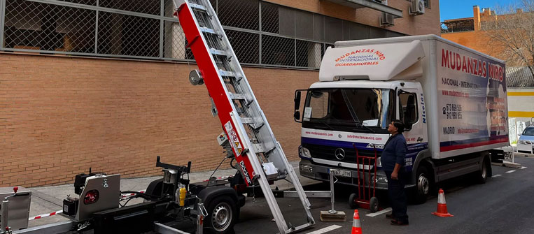 Grúas articuladas: flexibilidad total para espacios reducidos